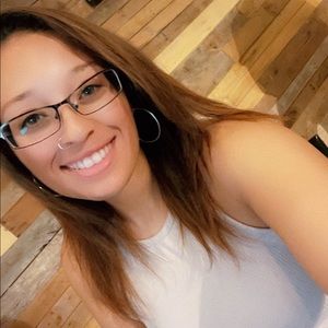 Meet your Posher, Crystal